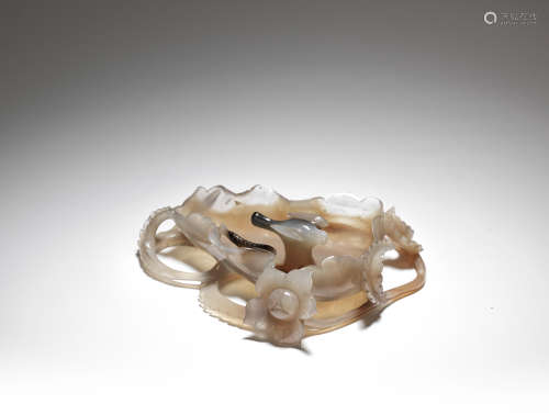 AN AGATE 'MAGPIE AND SNAKE' LOTUS-SHAPED WASHER  18th/19th century