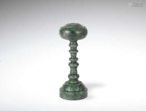 A sectional spinach jade hat stand and cover