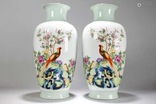 A Pair of Chinese Vividly Detailed Porcelain …