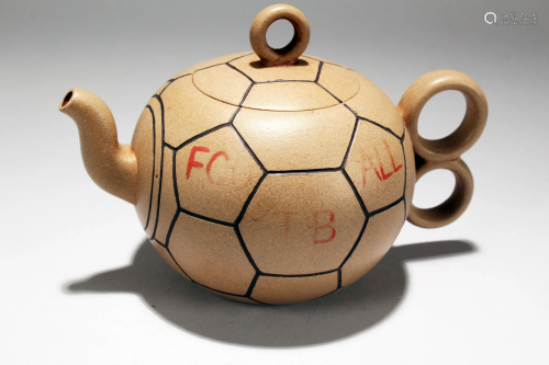 A Chinese Circular Tea Pot