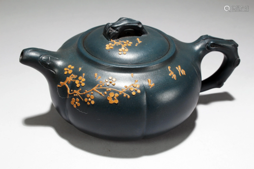 A Chinese Detailed Fortune Horse-portrait Tea Pot
