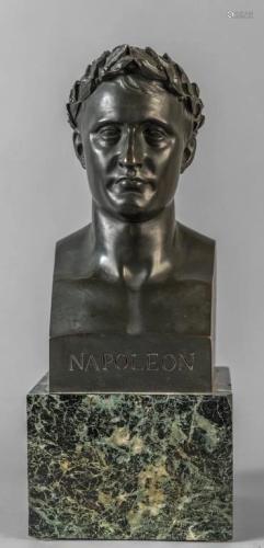 Napoleone, busto in bronzo poggiante su base in
