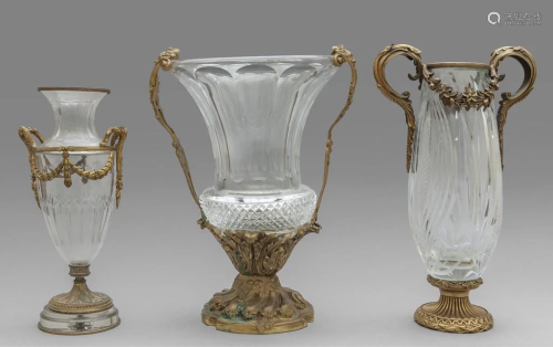 Tre vasi diversi in cristallo montati in bronzo