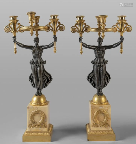 Coppia di candelabri in bronzo brun…