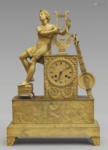 Pendola in bronzo dorato raffigurante Apollo,