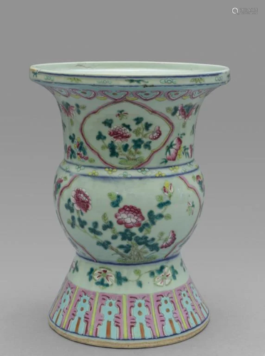 Vaso in porcellana di Cina decorato in policromia