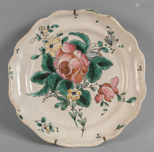 Piatto in maiolica policroma, decoro alla rosa,