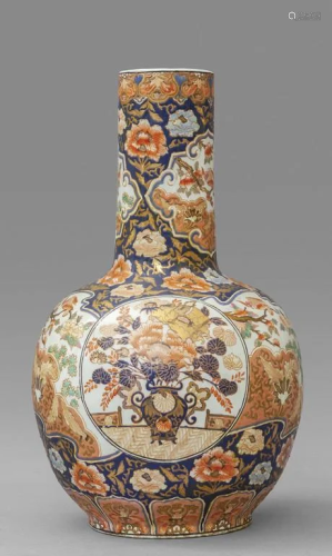 Grande vaso in porcellana Imari decorato in