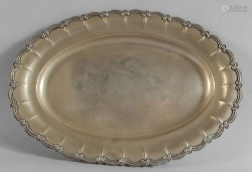 Piatto da portata ovale in argento decorato…