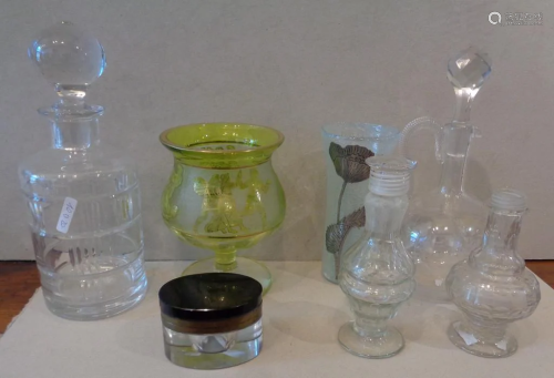 Sette pezzi in vetro di varie forme e misure