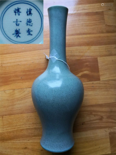Chinese Robin's eg Porcelain Vase