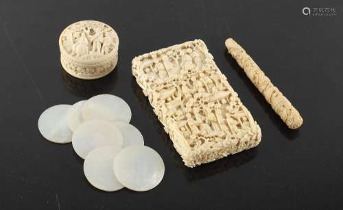 Property of a gentleman - a 19th century Chinese Canton carved ivory visiting card case, 3.75ins. (