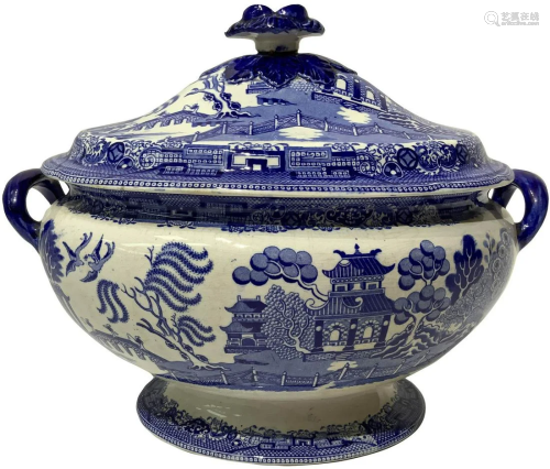 Tureen with landscapes in the colors …