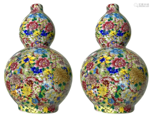 Couple of small double-gourd vases finely…