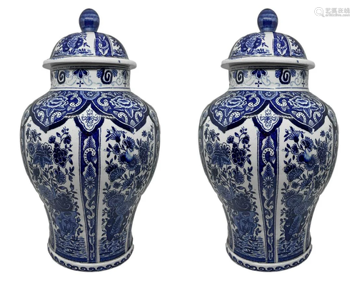 Pair of earthenware vases potiche Delft, XX ce…