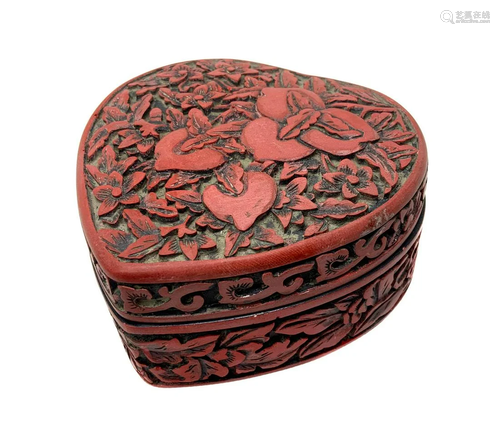 Box in heart-shaped lacquer, black interior and