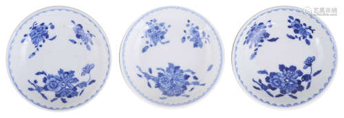 A SET OF THREE CHINESE BLUE AND WHITE SAUCER DISHES, GUANGXU MARK AND PERIOD, 1875-1908