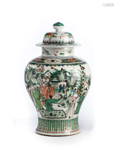 A CHINESE PORCELAIN VASE AND COVER, 20TH CENTURY