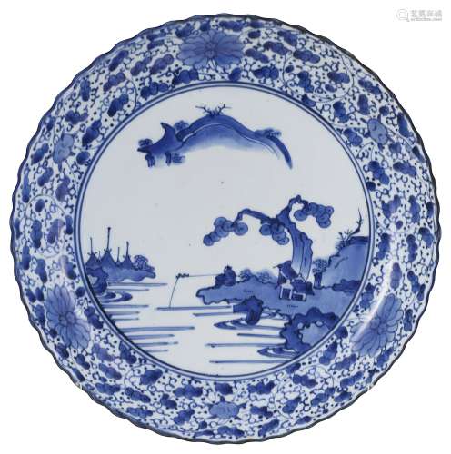 A JAPANESE KAKIEMON STYLE BLUE AND WHITE DISH