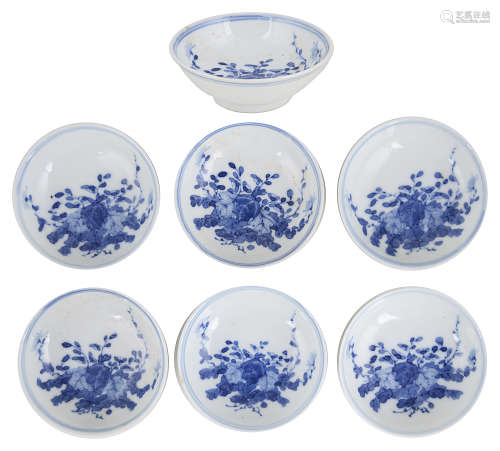 A GROUP OF SEVEN CHINESE BLUE AND WHITE SMALL DISHES, GUANGXU MARK AND PERIOD, 1875-1908