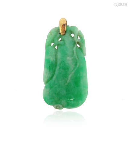 A carved jade pendant, the green jadeite in the form of a gourde, with yellow gold bale, 4.3cm high,