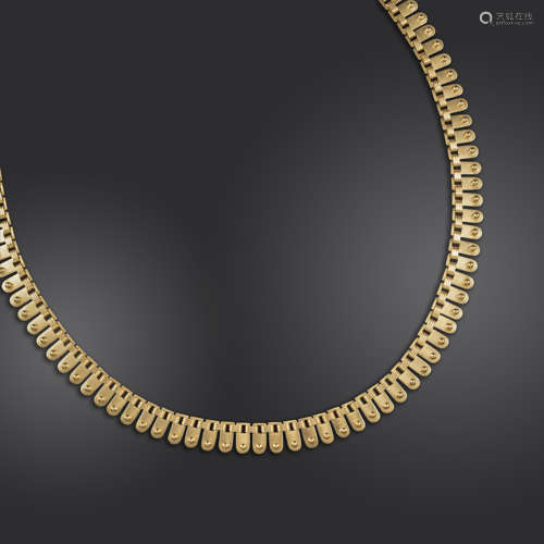 A gold fringe necklace, the fancy links with pellet and fluted decoration in yellow gold, 41cm long,