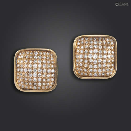 A pair of diamond plaque earrings, pave-set with round brilliant-cut diamonds in yellow gold, clip