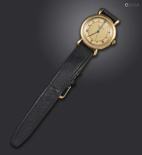 A gentleman's gold wristwatch by Jaeger LeCoultre, the signed dial with Roman numerals, signed '