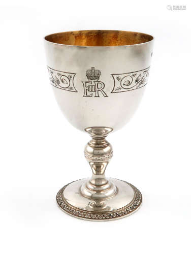 A modern commemorative silver goblet, celebrating the Queen's silver wedding anniversary, by