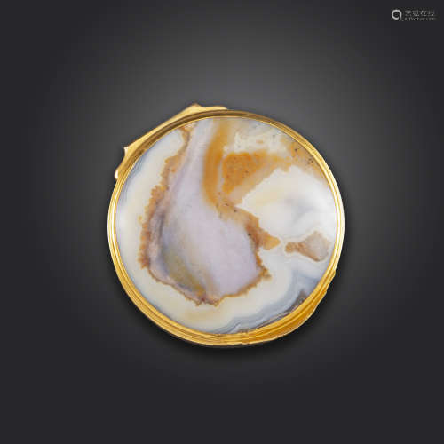 A George III gold-mounted agate snuff box, the base rim engraved with foliate decoration,