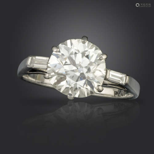 A diamond solitaire ring, the old circular-cut diamond weighs approximately 4.00cts, flanked with