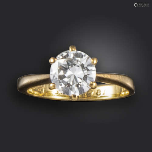 A diamond solitaire ring, set with a round brilliant-cut diamond weighing approximately 1.00cts,