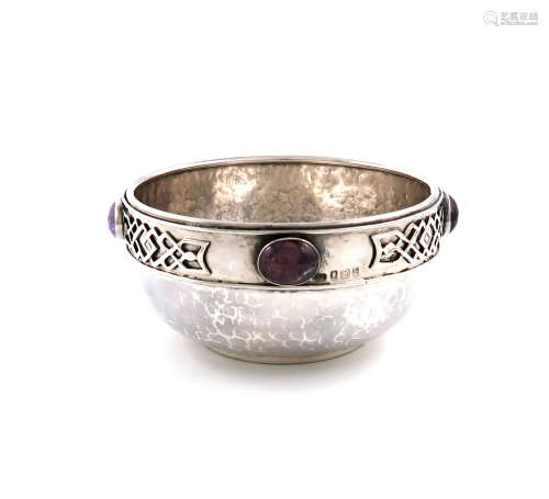 By The Sandheim Brothers, an Arts and Crafts silver bowl, London 1918, circular form, spot-