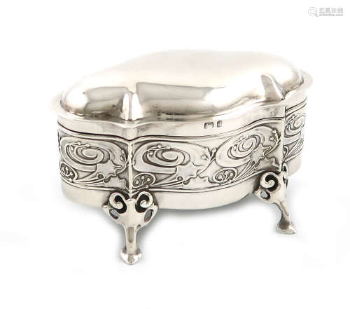 By William Hutton and Sons, an Edwardian silver trinket box, Birmingham 1903, shaped oval form,