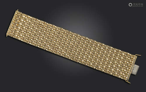 A wide gold bracelet by Superoro, designed as polished gold brick links in 18ct yellow gold, 19cm