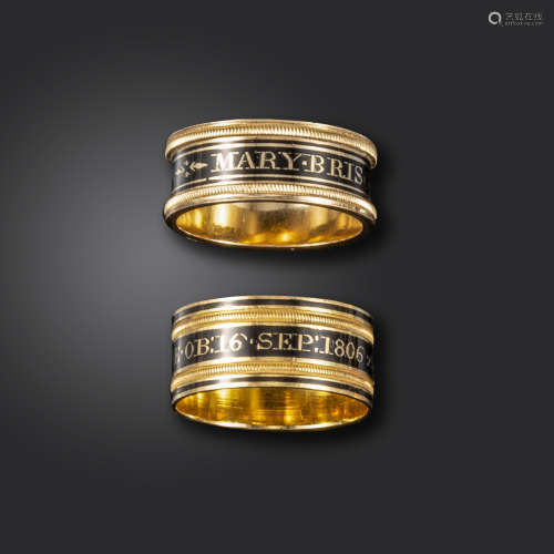 A pair of George III gold mourning rings, each with mourning inscription in black enamel, one