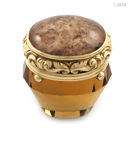 An early 19th century gold-mounted citrine vinaigrette, unmarked, circa 1840, tapering faceted