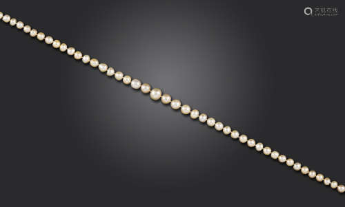 A single-row natural pearl necklace, the pearls graduate from 3.2 - 7.5 mm, set with a gold clasp,