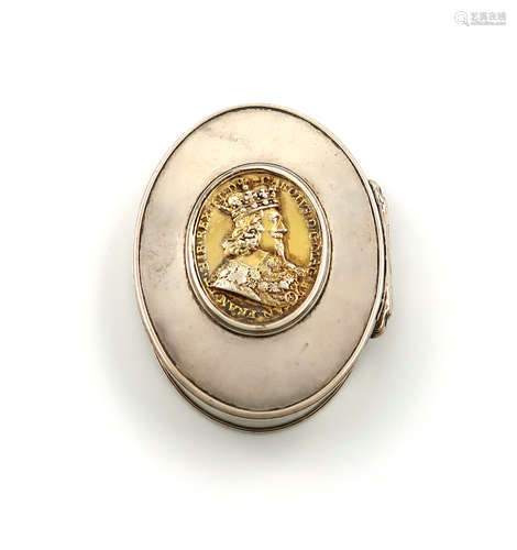 An early 18th century silver snuff box, unmarked circa 1720, oval form, the hinged cover set with an