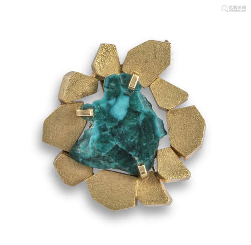 ‡ A gold 'stepping stones' brooch by Andrew Grima, set with dioptase to the centre within a border