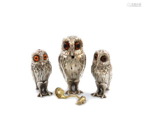 A three-piece modern silver novelty owl cruet set, by Richard Comyns, London 1959, comprising: a