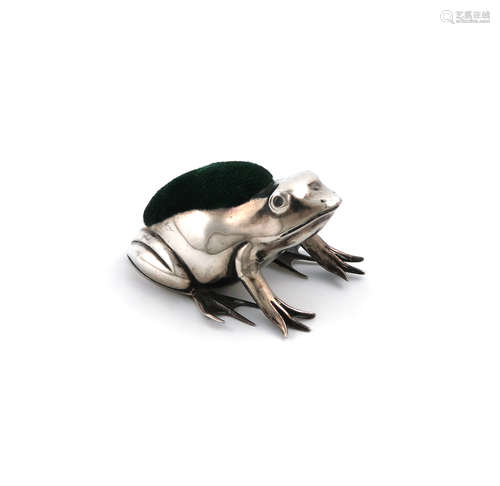 An Edwardian novelty silver frog pin cushion, by Adie and Lovekin, Birmingham 1907, modelled in a