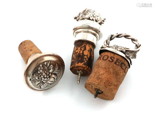 An Edwardian novelty silver bottle stopper, with import marks for Chester 1900, importer's mark of