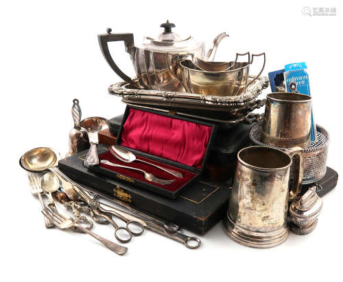 A mixed lot of old Sheffield plated and electroplated items, comprising: a set of twelve fruit