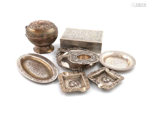 A mixed lot of silver metalware items, comprising: an Egyptian cigarette box, a Far Eastern pot