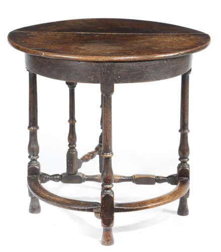A QUEEN ANNE OAK GATELEG TABLE EARLY 18TH CENTURY the single drop-leaf top on baluster turned legs