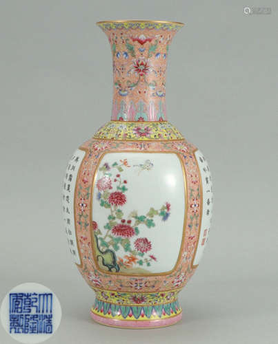 A FAMILLE ROSE GLAZE VASE WITH FLOWER PATTERN