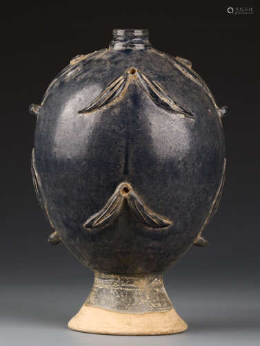 A BLUE GLAZE VASE SHAPED WITH FISH