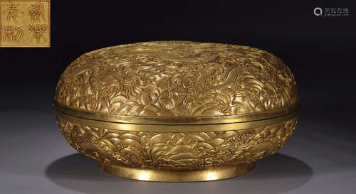 A GILT BRONZE BOX CARVED WITH DRAGON PATTERN