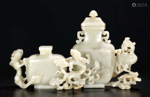 A HETIAN JADE VASE CARVED WITH DRAGON&PHOENIX PATTERN